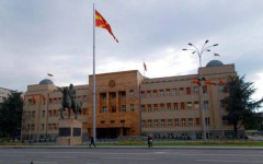 В македонския парламент пак се карат кой има български паспорт