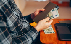 Гърция с нов пакет мерки: Дава до 300 евро за пенсионери и 150 евро за всяко дете