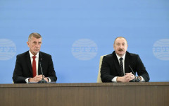 АЗЕРТАДЖ: Азербайджанският президент се срещна в Баку с чешкия премиер