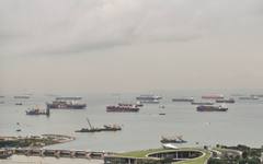 Добивите намаляват, но европейските петролни гиганти печелят от високите цени