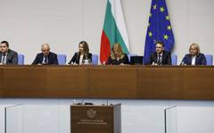 Депутатите избраха и зам.-председатели на парламента. ПП и ДБ с отделни имена