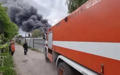 Голям пожар с гъст черен дим горя в София