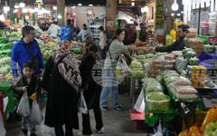 Войната тласка все повече иранци към нископлатена работа на фона на задълбочаваща се икономическа криза