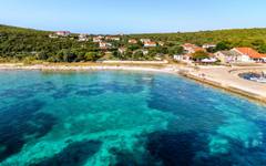 Тайното бижу на хърватското крайбрежие с евтино вино и островни приключения