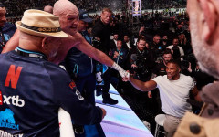 Антъни Джошуа и Тайсън Фюри подписаха, Ей Джей загрява с албанец