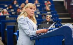 Йончева се жалва пред Европарламента за купените гласове, свързвани с Пеевски, които МВР осуети