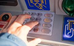 Колко милиона спечели вашата банка през първите три месеца в еврозоната?