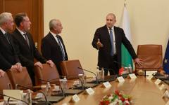 ДЕНЯТ В НЯКОЛКО РЕДА: Още проблеми с кадрите на Радев