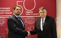 Нека се вглеждаме по-често в духовните примери, каза при отбелязване на 50-годишнината на Югозападния университет министърът на образованието