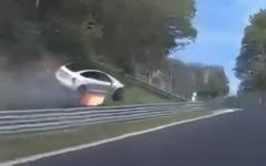 Tesla катастрофира и се запали по време на обиколка на Нюрбургринг