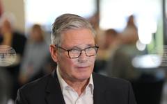 Британският премиер заяви, че правителството му е "проект за 10 години", въпреки призивите да подаде оставка