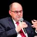 Върховният представител на международната общност в Босна и Херцеговина отрече, че се оттегля под американски натиск