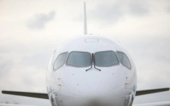 Българи прекараха над 1 час на летището в Измир след аварийно кацане на самолет заради спешен случай!