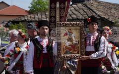 Тържествено шествие на дърворезбари събира творци от цялата страна в Трявна за Гергьовден