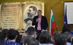 Тервел Пулев гостува в свищовското училище "Цветан Радославов"