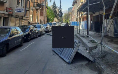 Кофраж падна на пътното платно в София