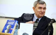 Опитал съм се да направя полезно четиво, написано на достъпен език, каза доц. Йосиф Аврамов, който представи книгите си в София