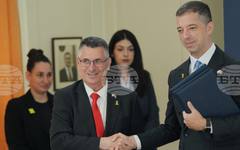 Сръбският външен министър Марко Джурич говори на иврит по време посещението си в Израел