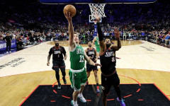 Бостън разгроми Филаделфия, завръщането на Ембийд остана в сянката на мощните Селтикс