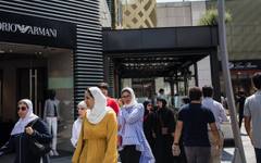 Armani може да раздели обявения за продажба дял от 15% между трима купувачи
