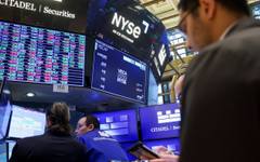 S&P 500 се отдръпва от рекорда след мрачните данни за инфлацията в САЩ*