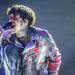 Фронтменът на Bring Me the Horizon със сътресение, след като фен го удари с телефон