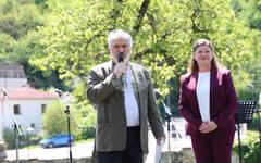 Там, където е жив коренът, там е бъдещето на България, каза директорът на Националната гимназия по приложни изкуства "Тревненска школа" Орфей Миндов