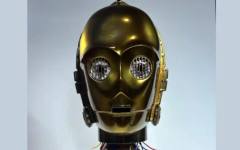 Култовият робот C-3PO от Междузвездни войни оживя в гаража на фен