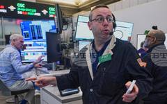 Повечето индекси на Уолстрийт растат в очакване на резултатите на водещи технологични корпорации и решението на УФР