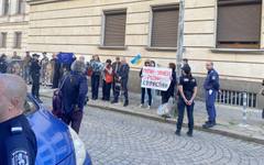 "Тук не е Москва": Протест срещу руски цигулар в София
