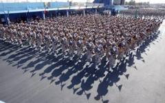Иранските революционни гвардейци поеха военновременната власт в Ислямската република и засенчиха ролята на върховния лидер