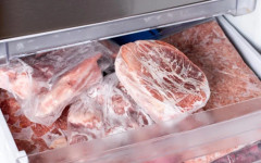 Замразената храна не е вечна: Каймата е годна до 4 месеца, а рибата само до 2