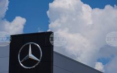 Печалбата на "Мерцедес-Бенц" през първото тримесечие спадна със 17 на сто, повлияна от слабите продажби в Китай
