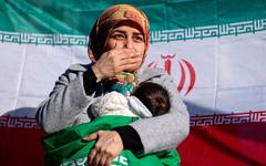 Хранене по веднъж на ден и цял ден работа за едно пиле: Иранците изнемогват