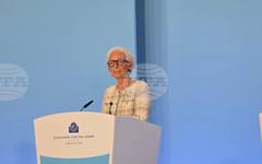 Икономическата ситуация в еврозоната няма нищо общо със "стагфлация", каза президентът на ЕЦБ Кристин Лагард