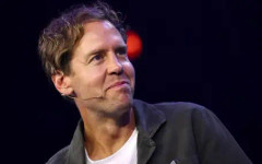 Себастиан Фетел изуми извън пистата и завърши с впечатляващо време маратона на Лондон