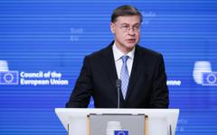 Европа е изправена пред стагфлационен шок, заяви Домбровскис от ЕС