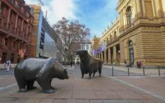 Европейските акции се понижиха до триседмично дъно