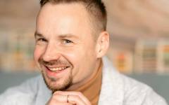 Учените определиха възрастта, в която човек достига пика на щастието