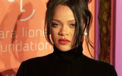 Риана разтърси интернет със СНИМКИ по секси бельо