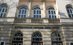 Държавата иска повече математика, но свива приема в математическа гимназия
