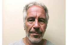 Свидетелства за изнасилвания и "ферма за бебета": Какво се е случвало в ранчото "Зоро" на Епстийн