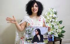 Осъдената иранска Нобелова лауреатка за мир Наргес Мохамади беше спешно преместена от затвора в болница, съобщи фондацията ѝ