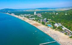 Седмица на морето гълта една заплата само за нощувките