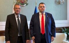 Новата власт взе от Пеевски кабинет № 222А с герба – и тя ще прави "музей"