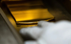 Златото се стабилизира на фона на дипломатически усилия за мир с Иран