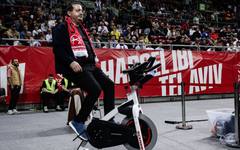 Драма за собственика на Апоел: Частен самолет се сблъска с птици, наложи се аварийно кацане!
