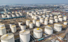 Петролът поевтиня, акциите поскъпват заради предложения план на Иран