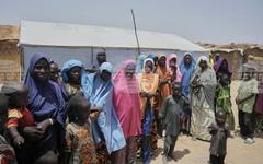 "Амнести интернешънъл" призовава Нигерия да разследва смъртни случаи в управляван от армията лагер за разселени хора