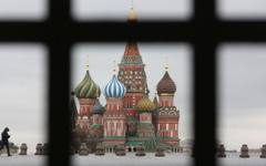 Русия възобновява покупките на злато и валута за резервния си фонд